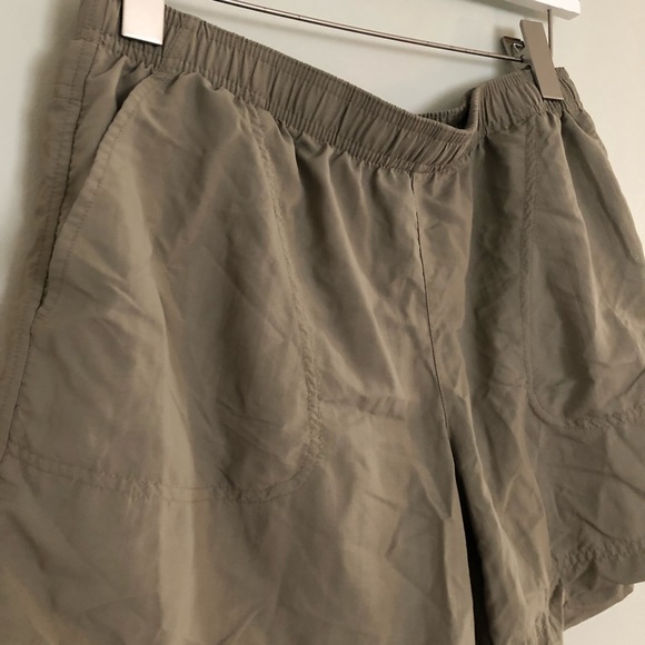 Columbia Women’s Shorts - Picture 2 of 5